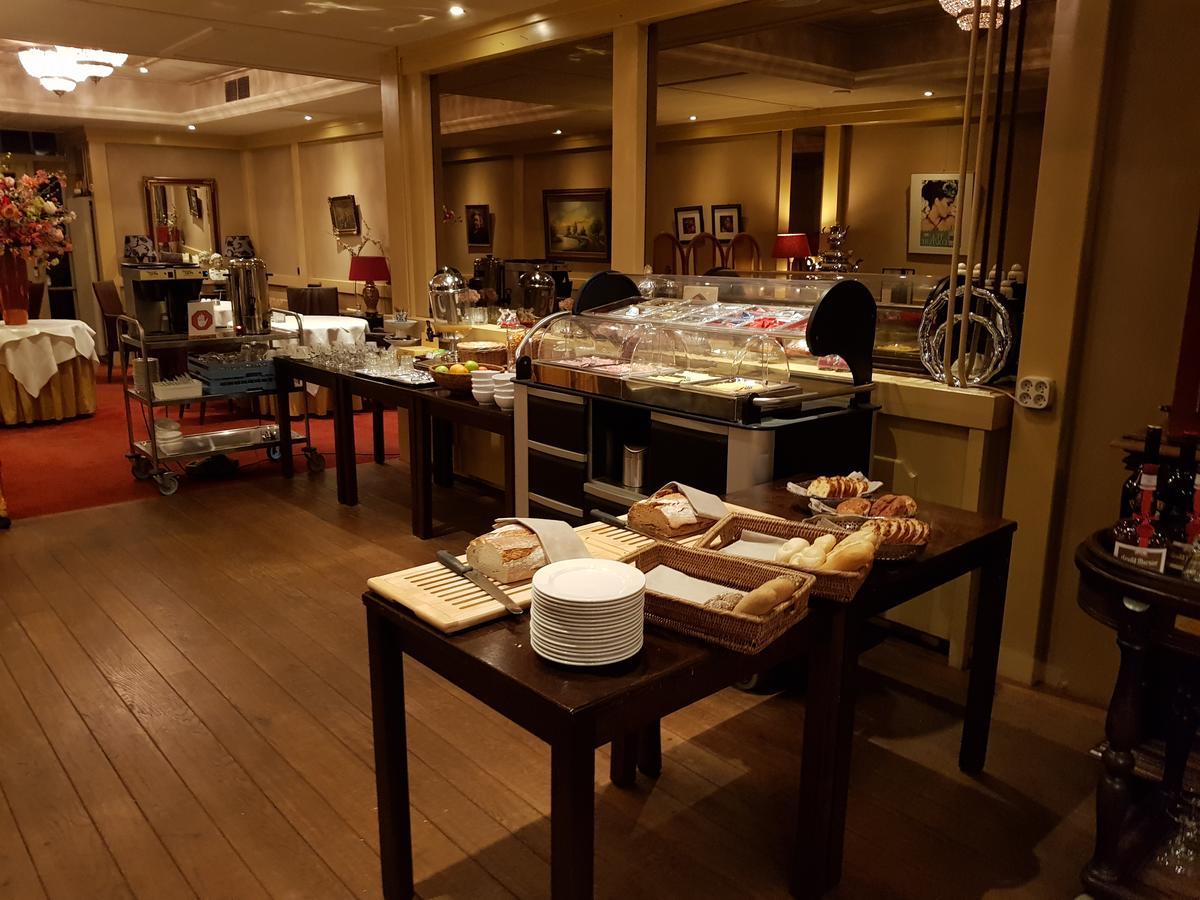 Hotel Restaurant Stad Munster 빈터스빅 외부 사진 The buffet at the hotel